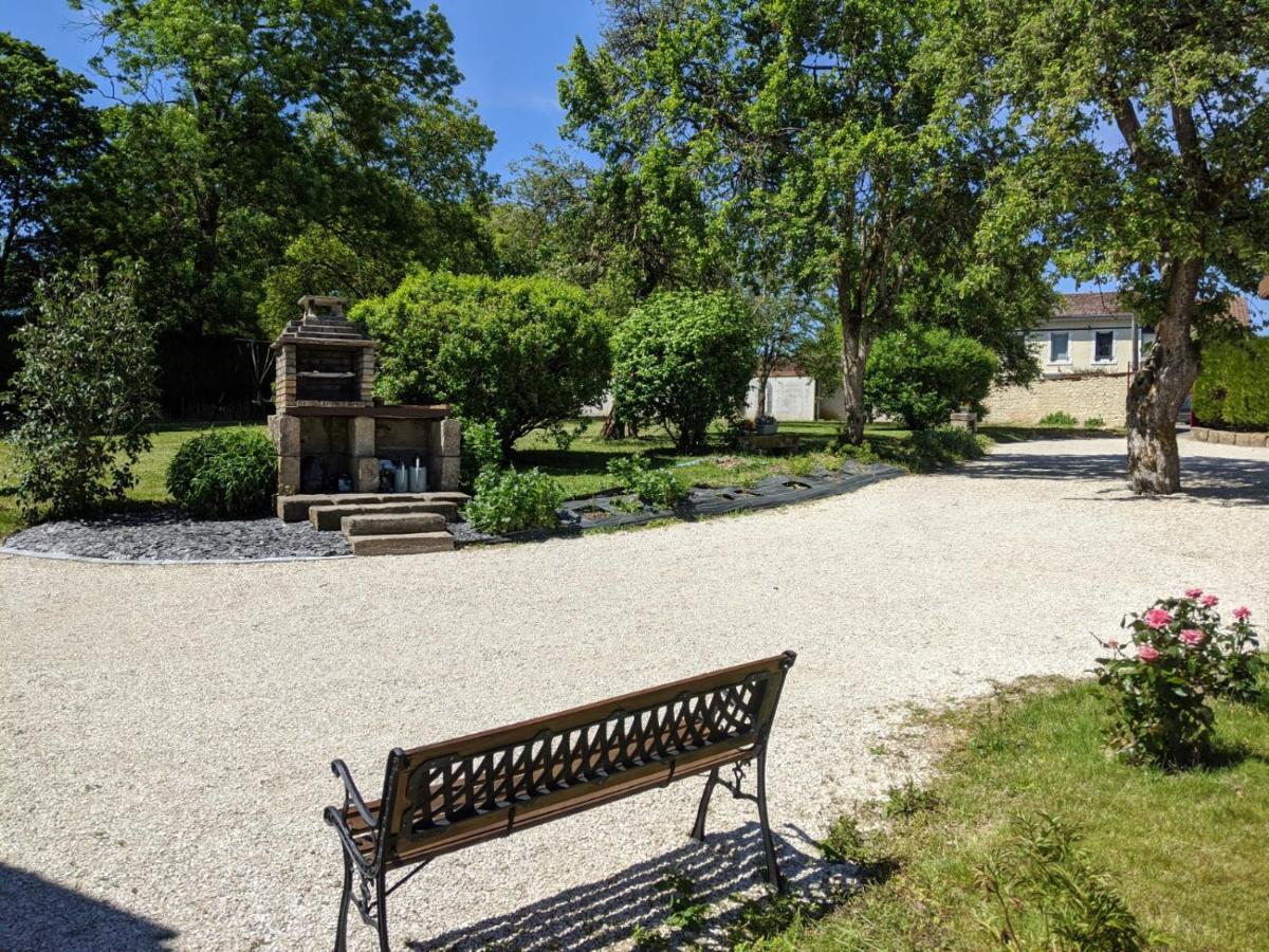 Au 157 - Locations Contrexeville Bagian luar foto