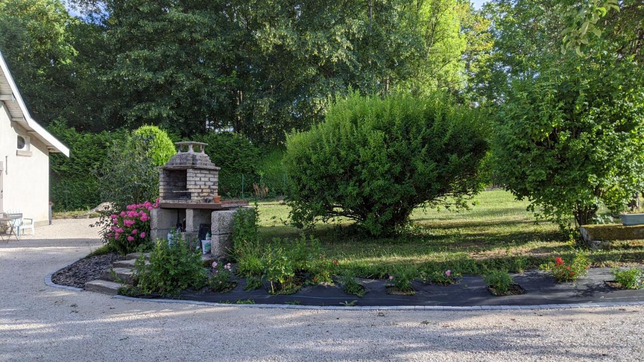 Au 157 - Locations Contrexeville Bagian luar foto